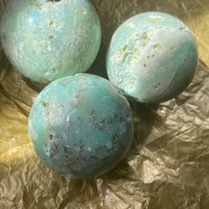 Green cryspheres crystal